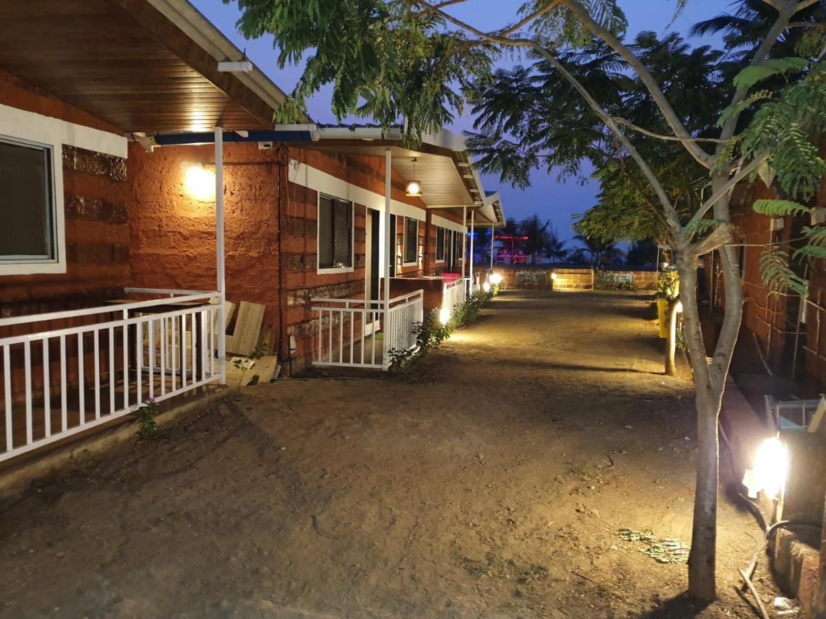Salt Water Resort Dāpoli Esterno foto
