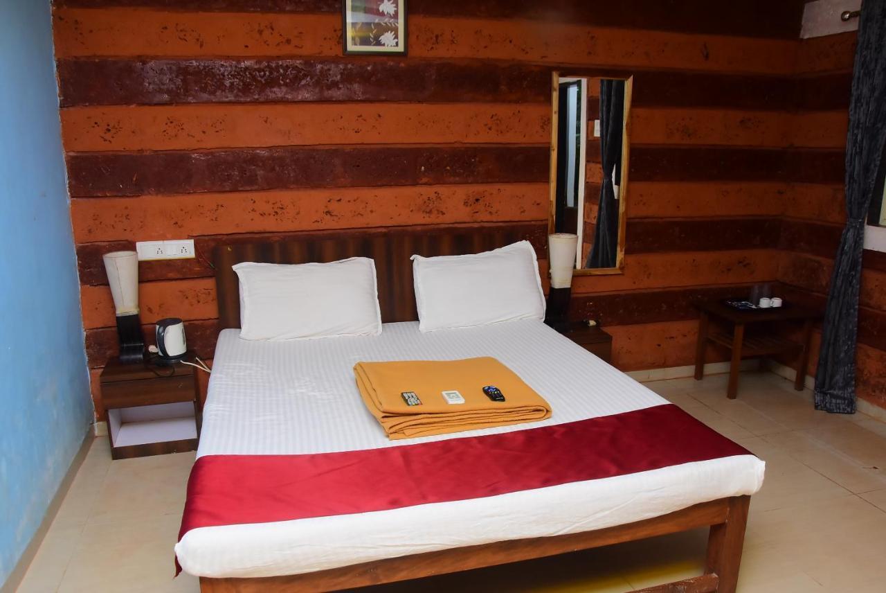 Salt Water Resort Dāpoli Esterno foto